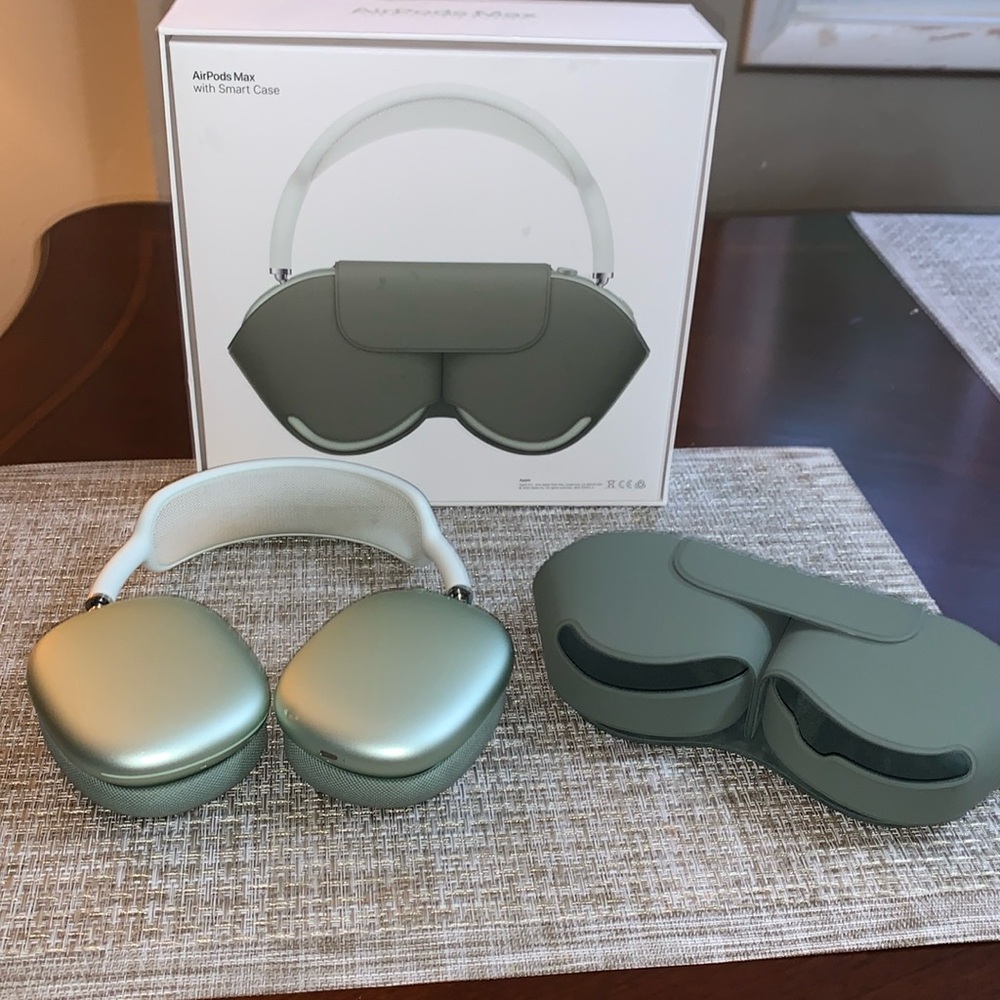 AirPods Max with Smart Case